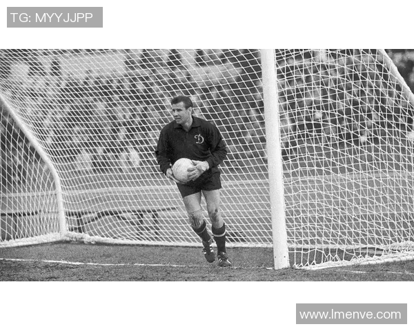 近年离世的知名足球球星盘点他们留下的辉煌与不朽传奇